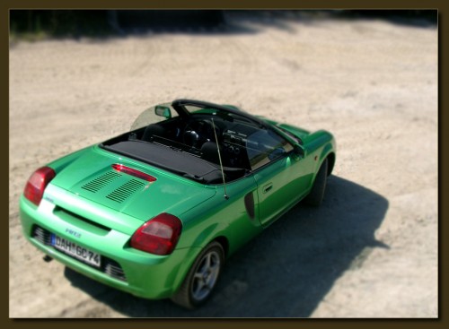 Herrn Olsens Ex-Spielzeug-Vehikel Toyota MR2 Roadster (klick macht groß)