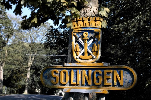 Solinger Ortsschild mit Wappen an der Burger Landstraße